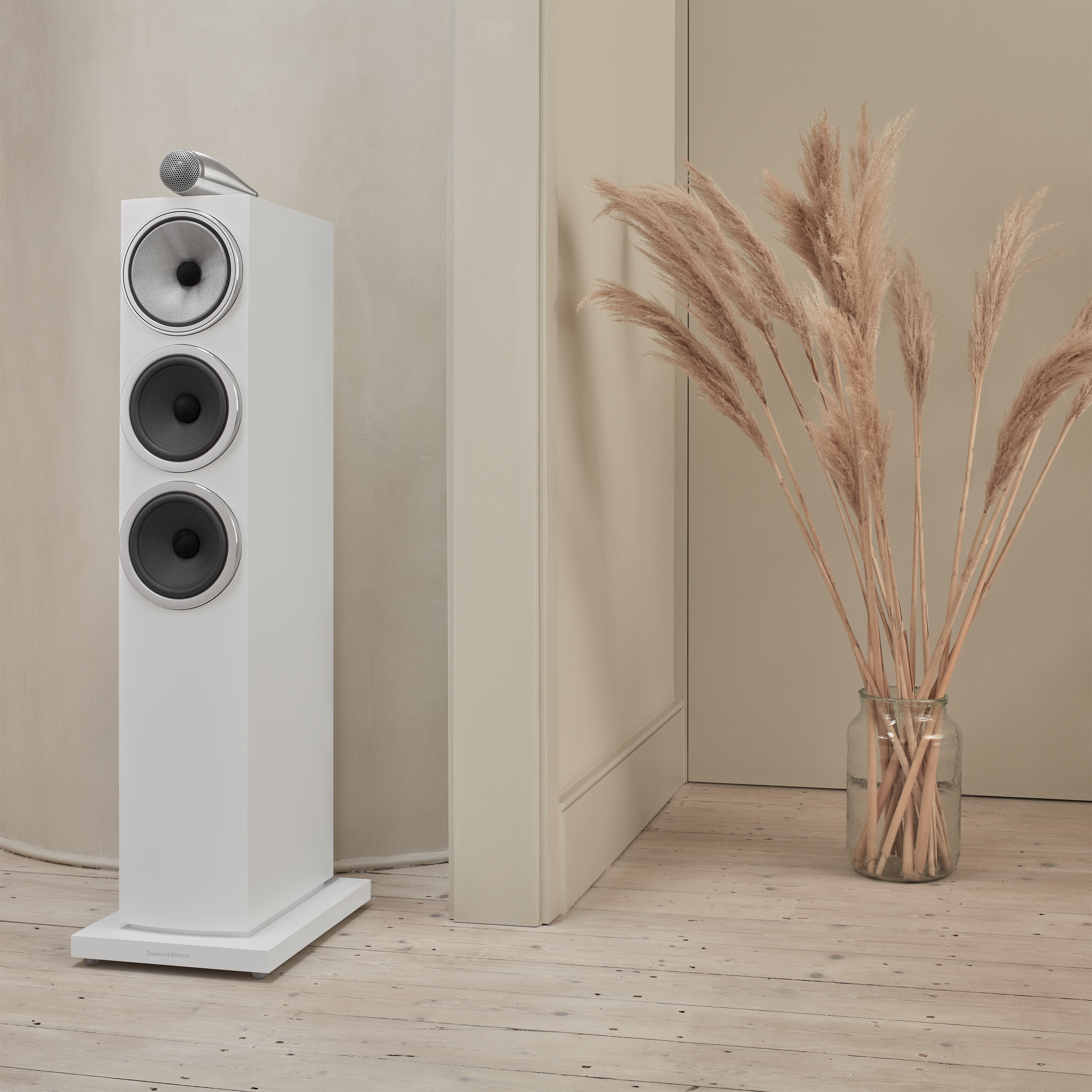 Bowers & Wilkins 703 S3