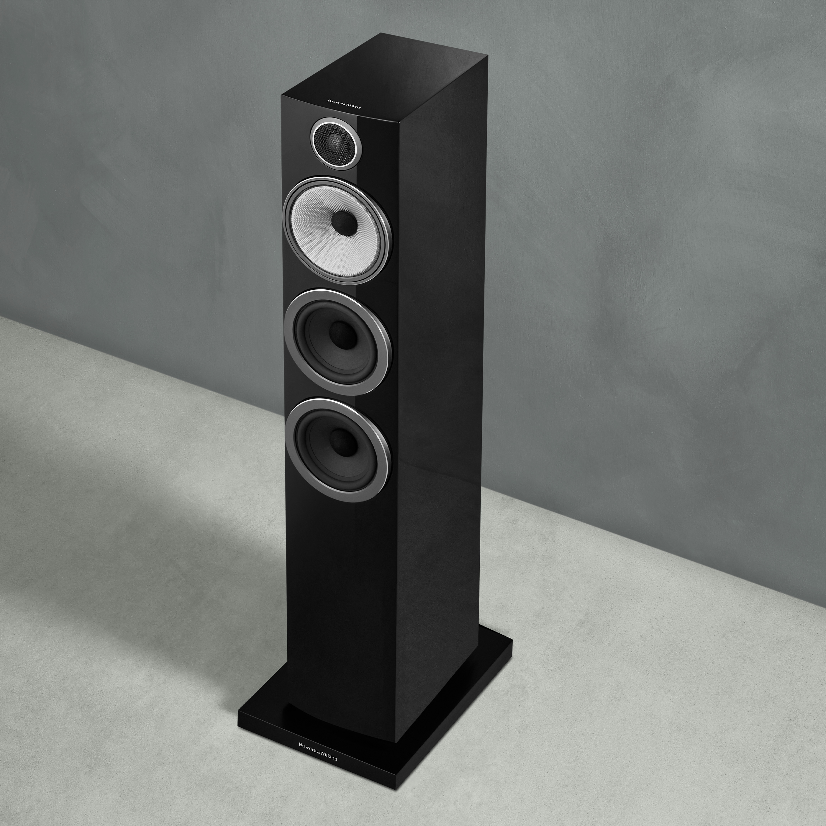Bowers & Wilkins 704 S3