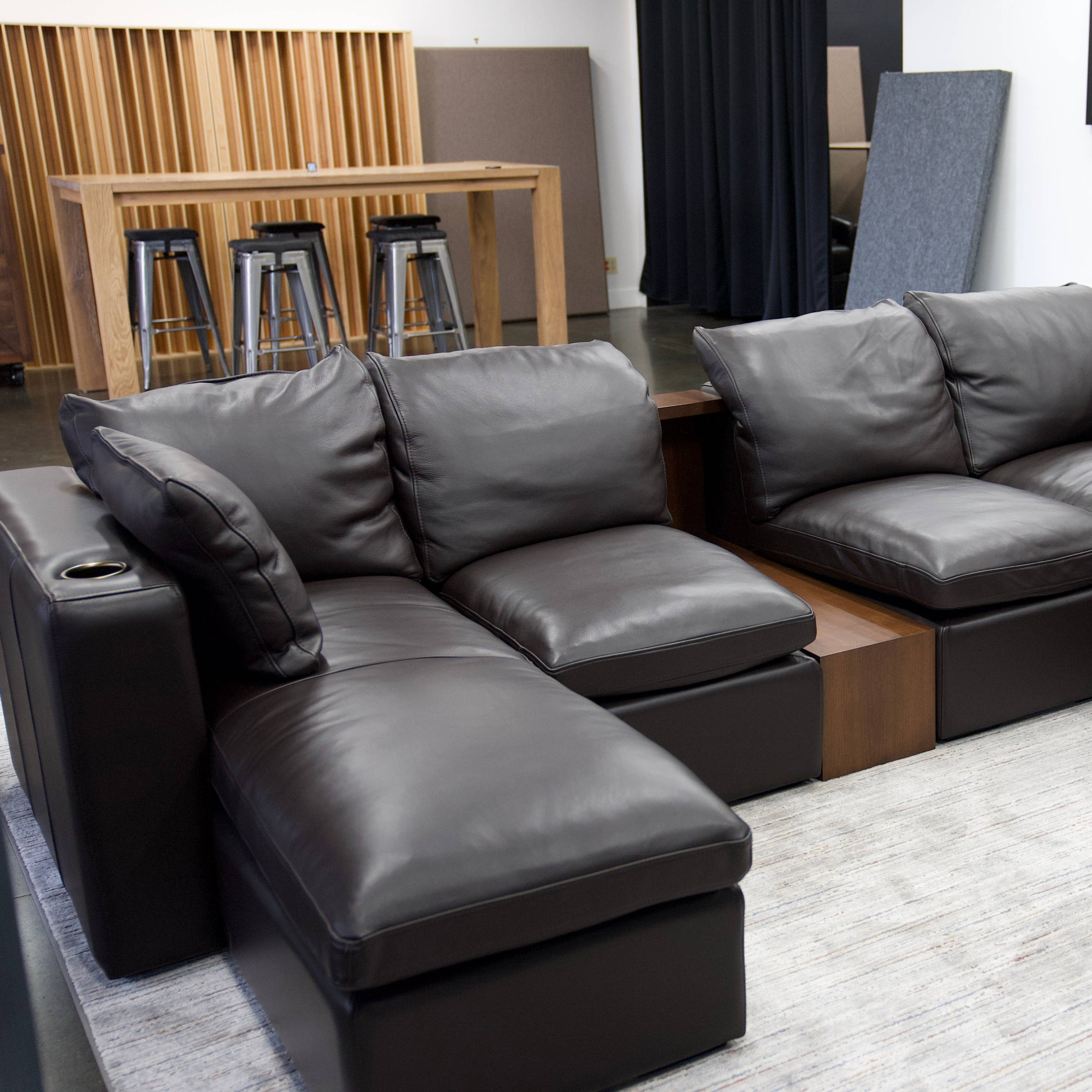 Pre-owned Cinematech Hudson Sofa