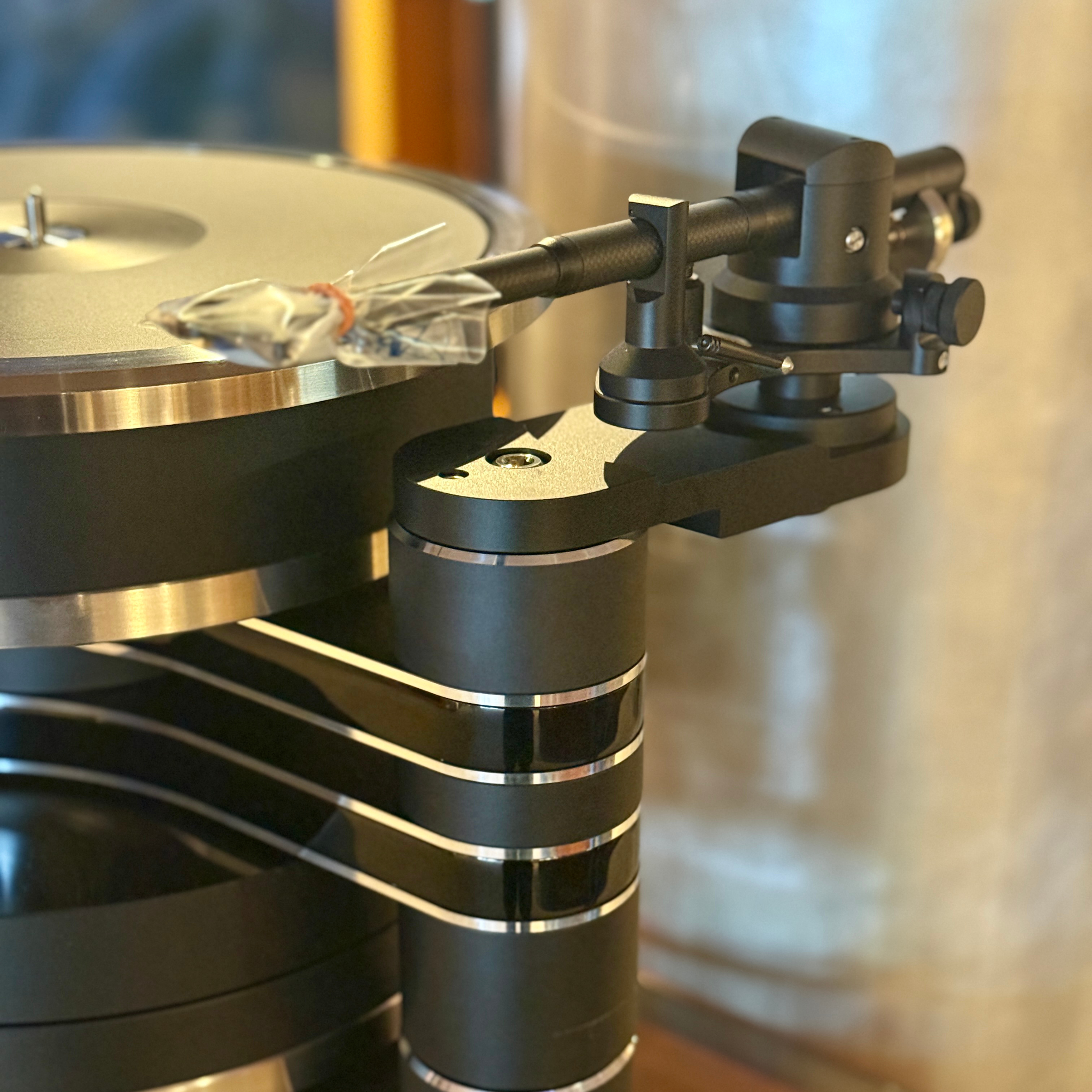 Pre-owned Clearaudio Master Innovation with 9" Universal Arm  /  Gloss Black