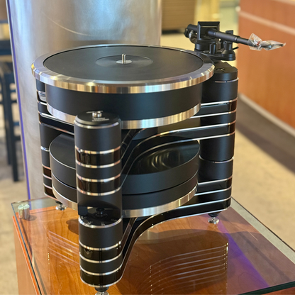 Pre-owned Clearaudio Master Innovation with 9" Universal Arm  /  Gloss Black